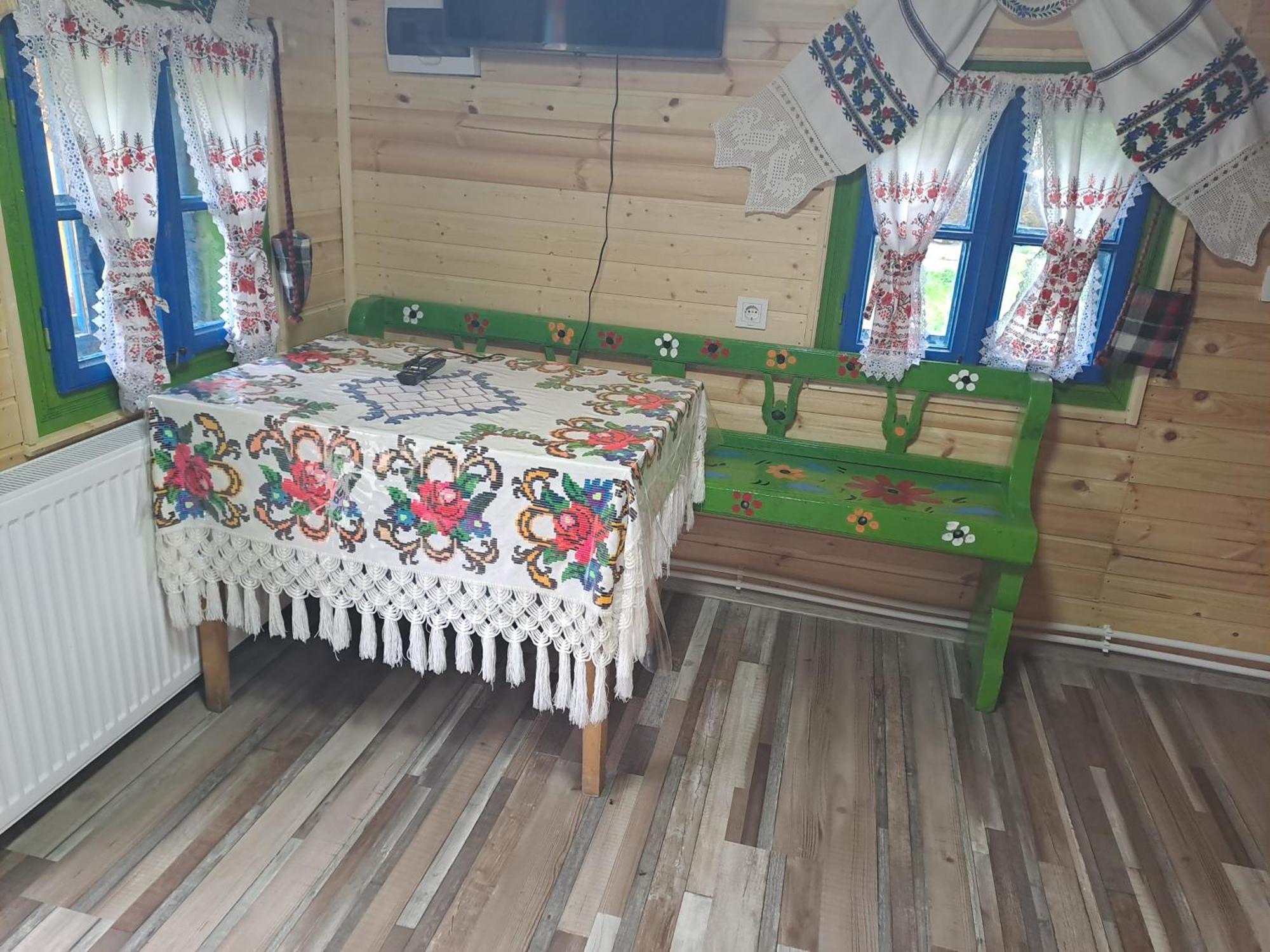 Complex Traditional Casuta Bunicilor-Breb Pokoj fotografie
